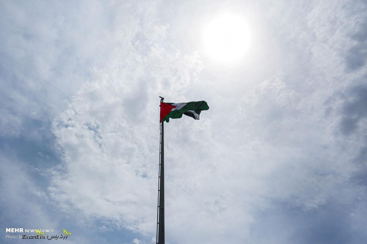 اهتزاز پرچم فلسطین در میدان روح الله قم_thumbnail
