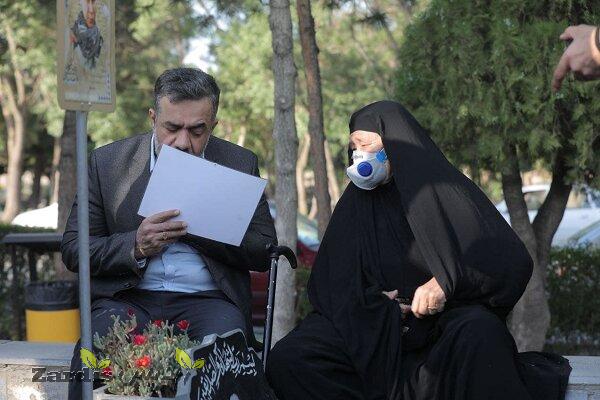 محمود کریمی برای خانواده شهدای فاطمیون روضه خوانی کرد_thumbnail