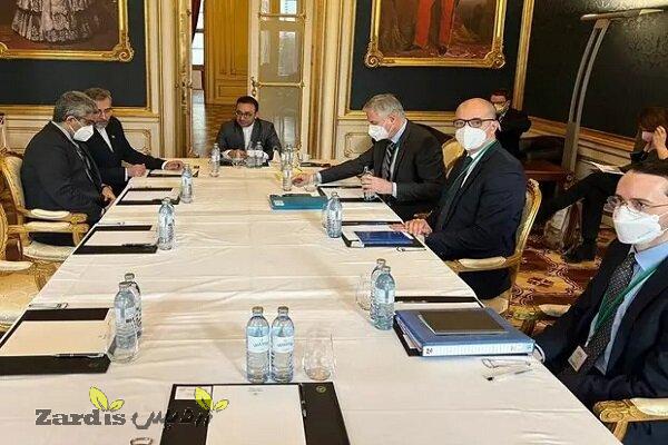 Iran’s top negotiator holds meeting with E3 envoys inVienna_thumbnail
