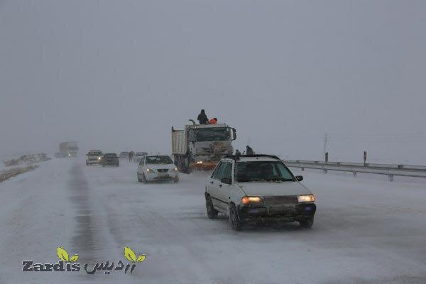 برف و کولاک جاده ها و گردنه های کوهستانی زنجان را فراگرفت_thumbnail