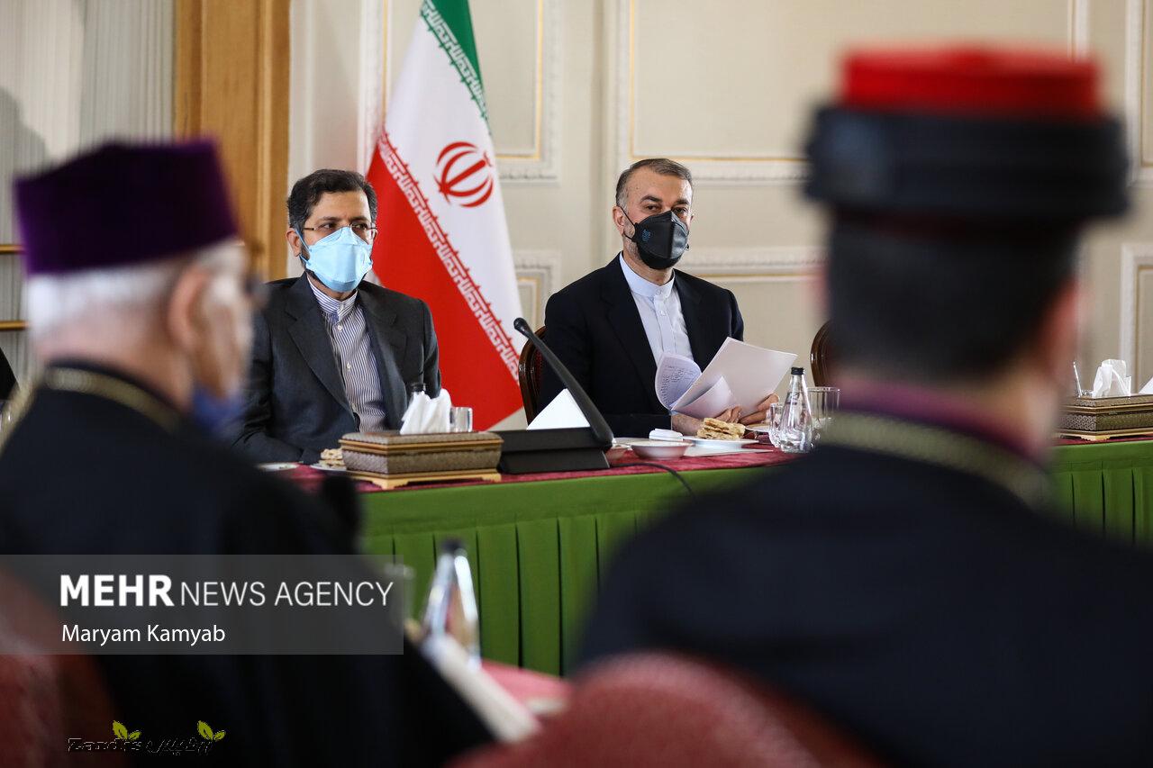 Iran FM meets representatives of religiousmonitories_thumbnail