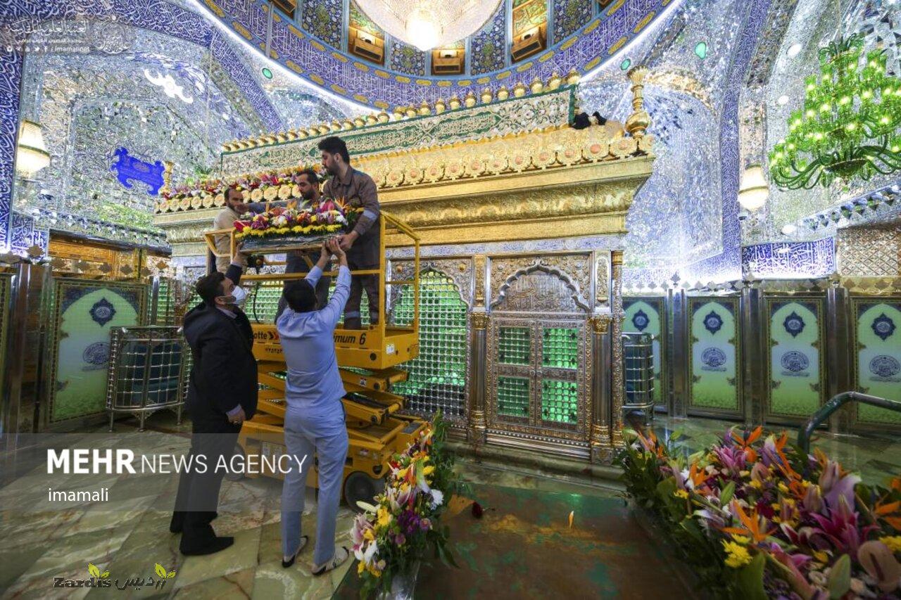 Decorating Imam Ali (PBUH) holy shrine with flowers_thumbnail