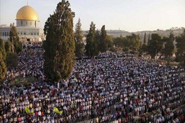 200,000 Palestinians perform prayers at Al-AqsaMosque_thumbnail