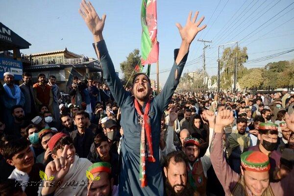 PTI-backed independents lead in Pakistan elections_thumbnail