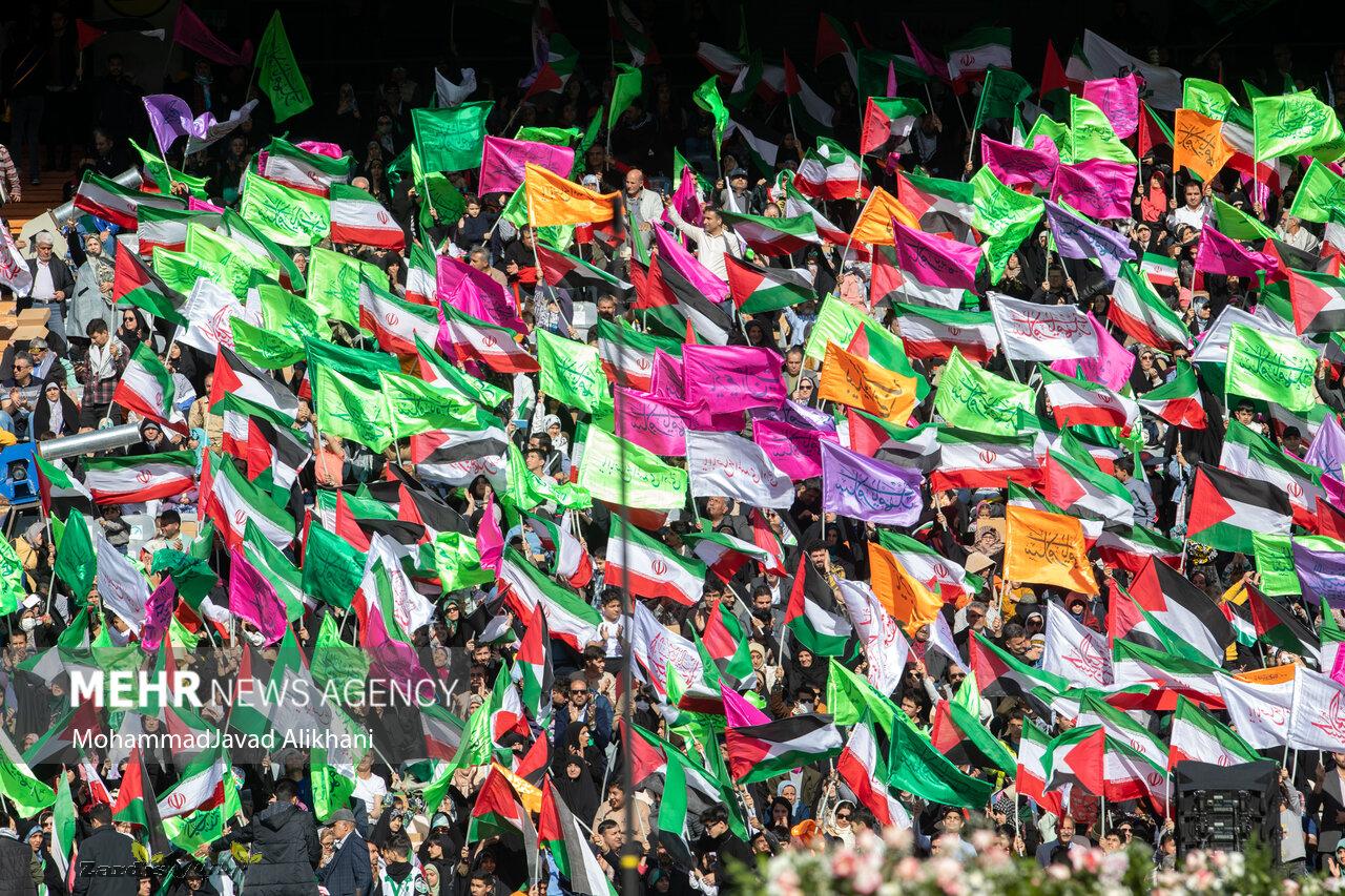 Iranians attend 100K-seat stadium to back Gazans_thumbnail