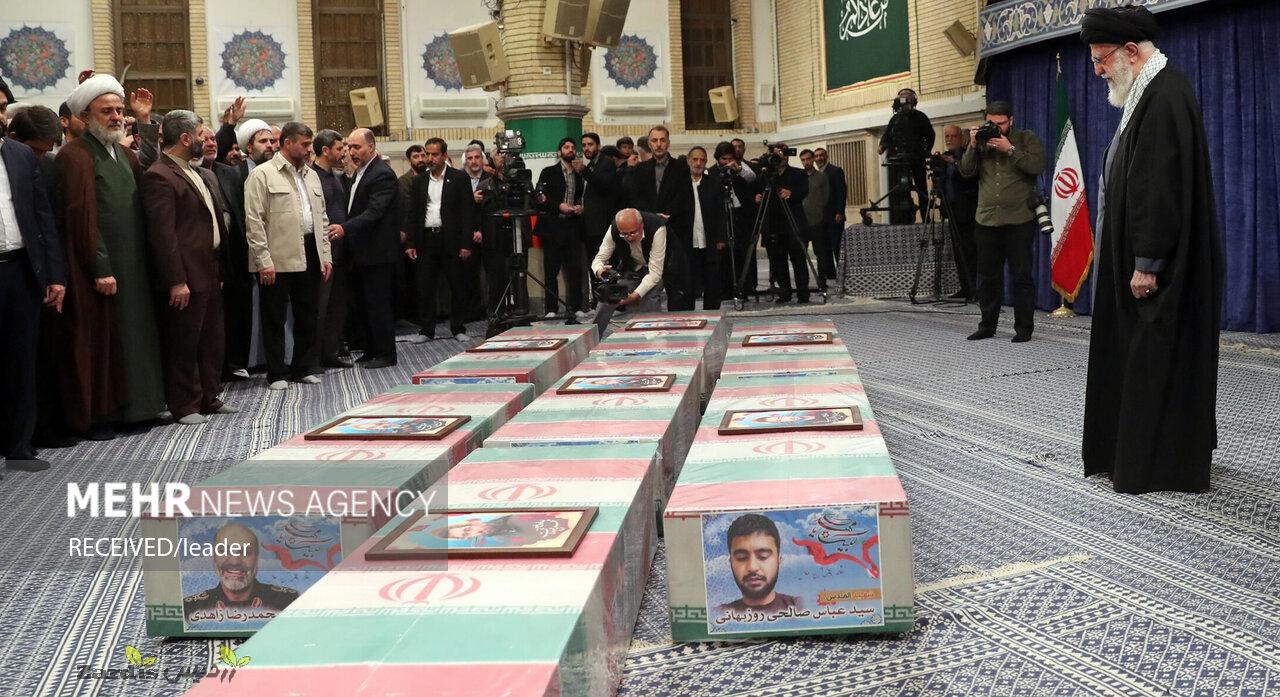 Leader leads funeral for seven IRGC military advisors_thumbnail