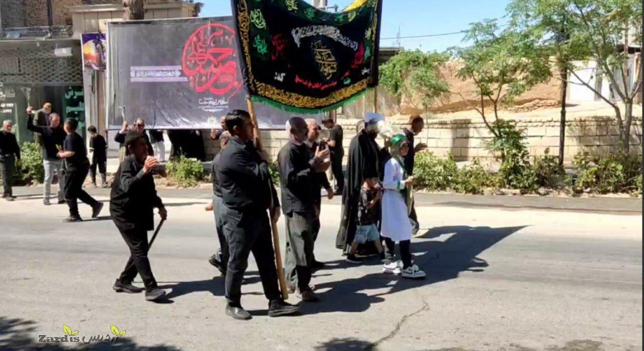 حرکت هیئات مذهبی گرمه به سمت حسینیه سیدالشهدا(ع)_thumbnail