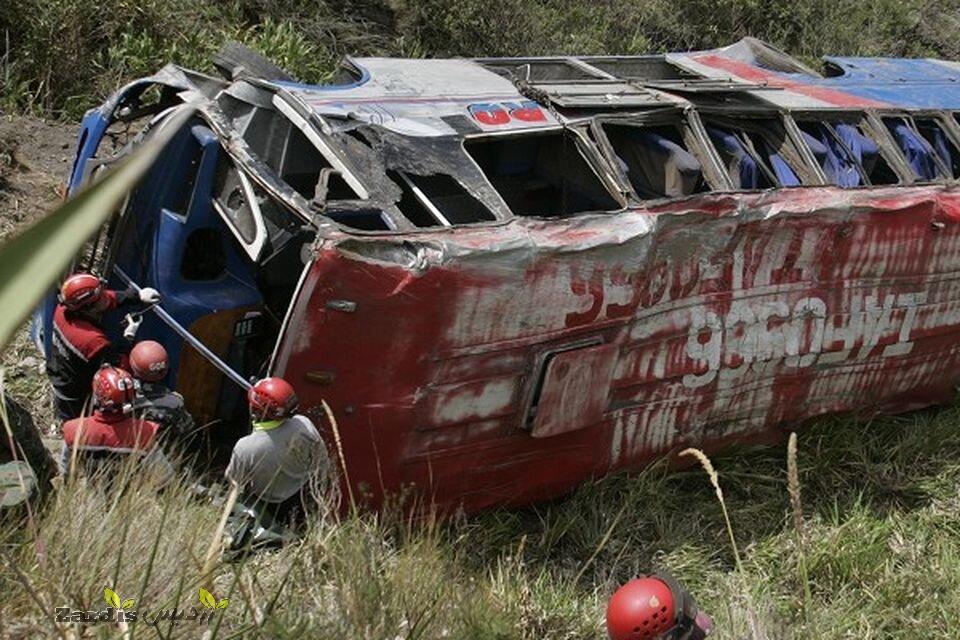 At least 8 killed, 13 injured after bus overturns in Ecuador_thumbnail