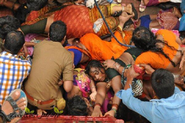 At least 12 dead, dozens injured in India stampede_thumbnail