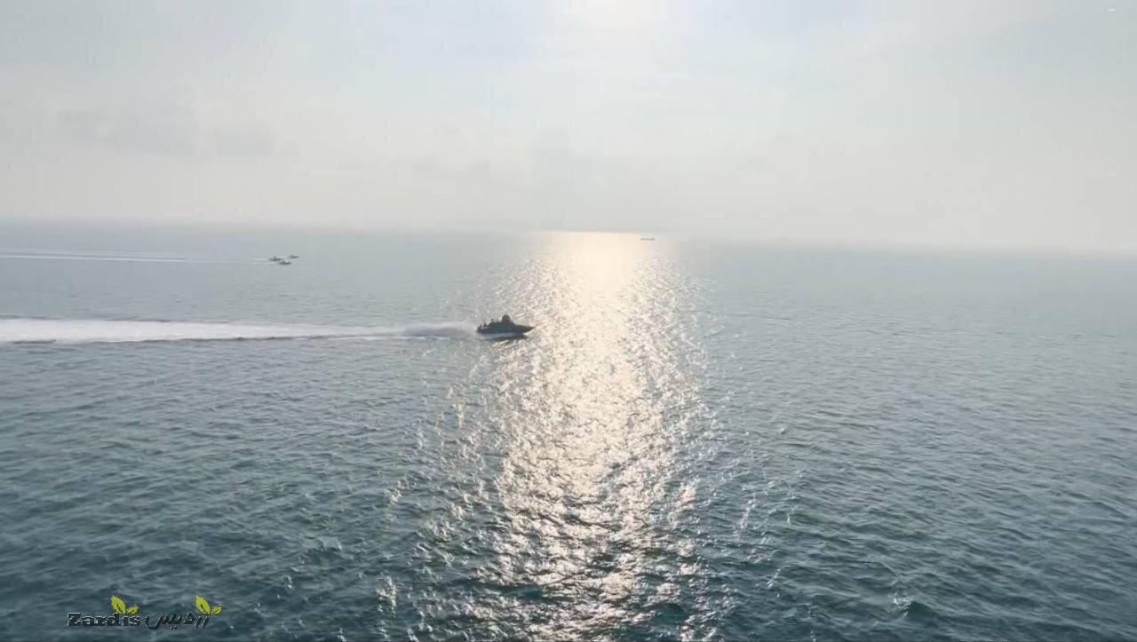 IRGC Navy launches military drill in Persian Gulf_thumbnail