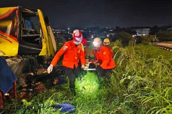 At least ۱۶ people killed in a bus crash in
Indonesia_thumbnail