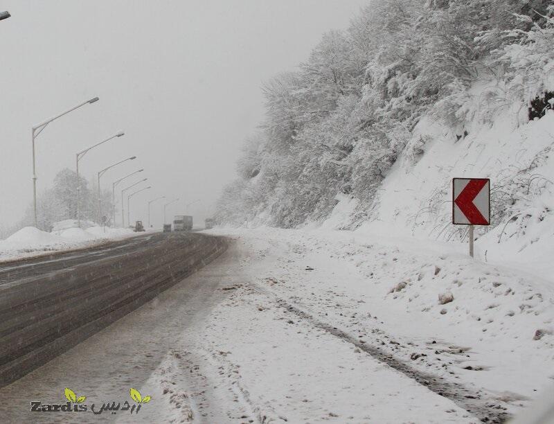 گرفتاری مسافران در گردنه‌ حیران به علت بارش برف_thumbnail